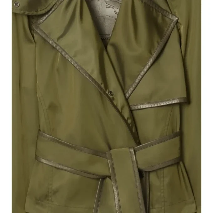 Kort Trench Coat i nylonblandning Kort Trench Coat i nylonblandning