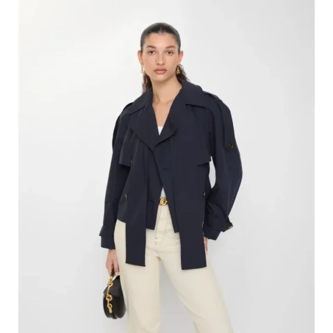 Kort trenchcoat i canvas från Trerose Kort trenchcoat i canvas från Trerose