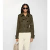 Kort trenchcoat i Tropical Gabardine Kort trenchcoat i Tropical Gabardine