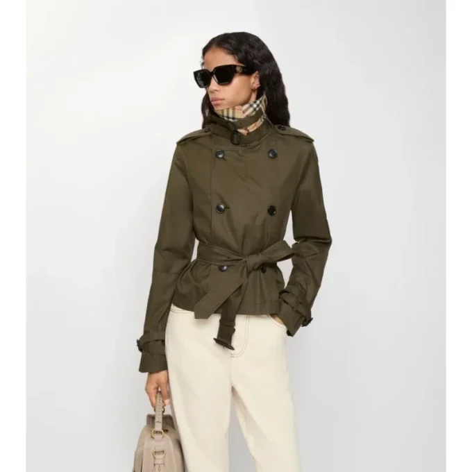 Kort trenchcoat i Tropical Gabardine Kort trenchcoat i Tropical Gabardine