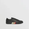 Lädersneakers med randiga detaljer Lädersneakers med randiga detaljer