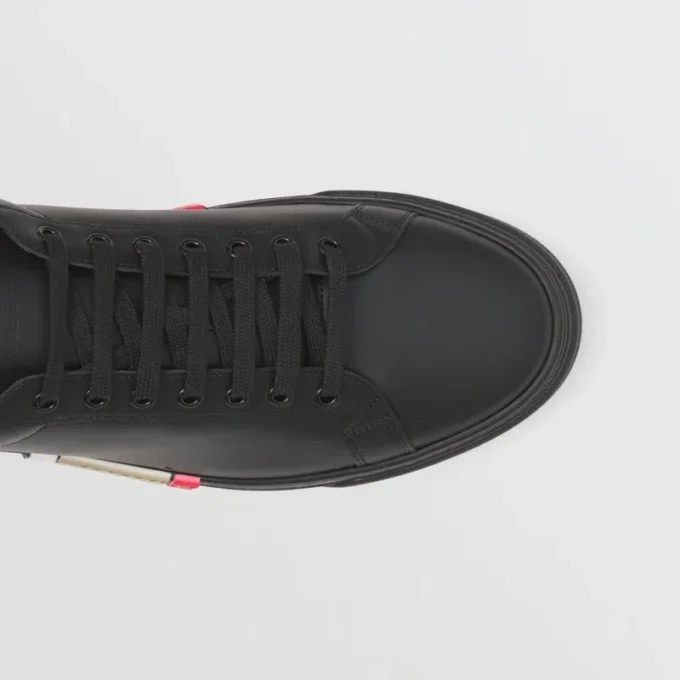 Lädersneakers med randiga detaljer Lädersneakers med randiga detaljer