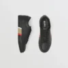 Lädersneakers med randiga detaljer Lädersneakers med randiga detaljer