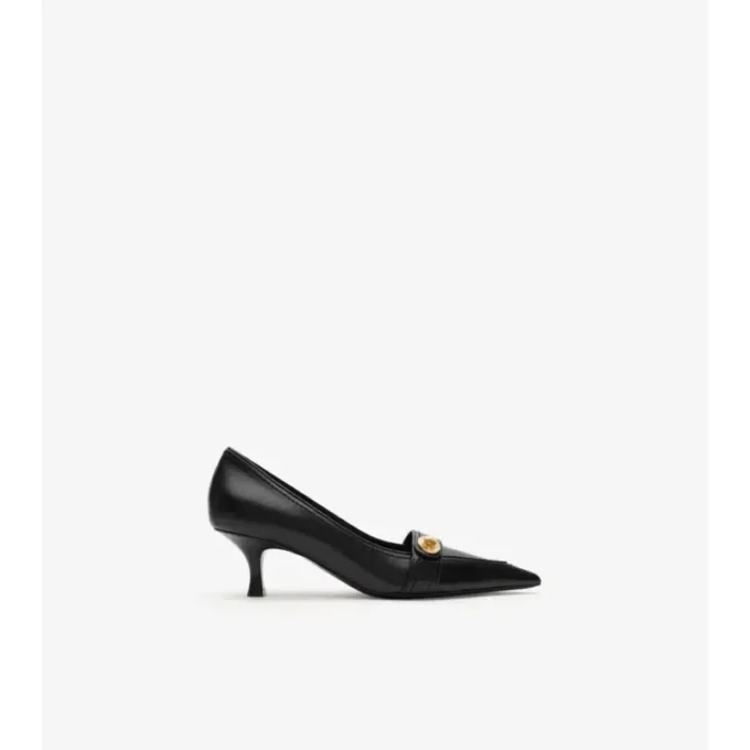 Låga pumps i läder från Cotswolds Låga pumps i läder från Cotswolds