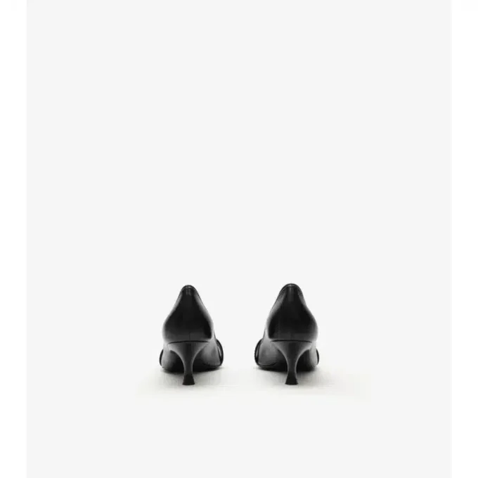 Låga pumps i läder från Cotswolds Låga pumps i läder från Cotswolds