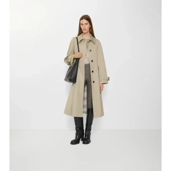 Lång gabardine-Car Coat i Ellingham-modell med utsvängd kjol Lång gabardine-Car Coat i Ellingham-modell med utsvängd kjol