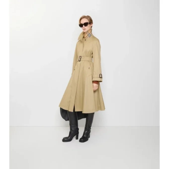 Lång gabardine-Car Coat i Ellingham-modell med utsvängd kjol Lång gabardine-Car Coat i Ellingham-modell med utsvängd kjol