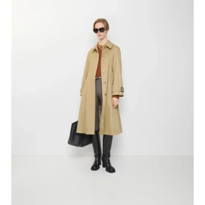 Lång gabardine-Car Coat i Ellingham-modell med utsvängd kjol Lång gabardine-Car Coat i Ellingham-modell med utsvängd kjol