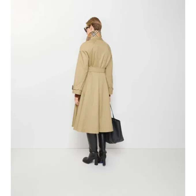 Lång gabardine-Car Coat i Ellingham-modell med utsvängd kjol Lång gabardine-Car Coat i Ellingham-modell med utsvängd kjol