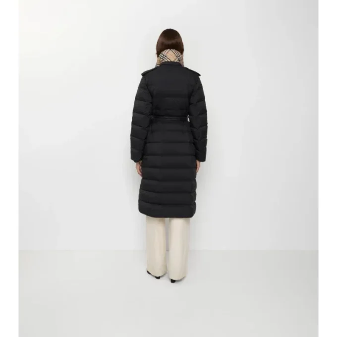 Lång pufferkappa i nylon med huva Lång pufferkappa i nylon med huva