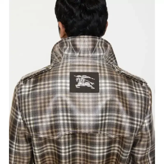 Lång rutig raffia-effekt-trenchcoat Lång rutig raffia-effekt-trenchcoat