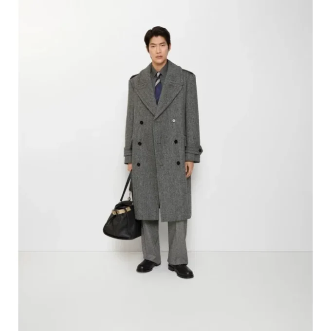 Lång trenchcoat i fiskbensmönstrad ull Lång trenchcoat i fiskbensmönstrad ull