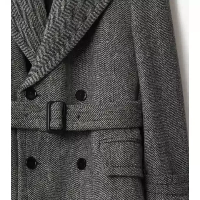 Lång trenchcoat i fiskbensmönstrad ull Lång trenchcoat i fiskbensmönstrad ull