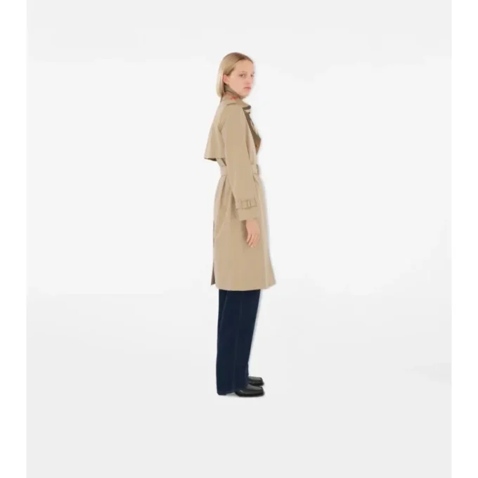 Lång trenchcoat i gabardin med rutig krage Lång trenchcoat i gabardin med rutig krage