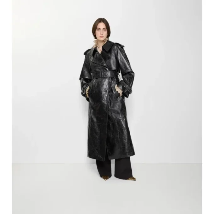 Lång trenchcoat i präglat läder