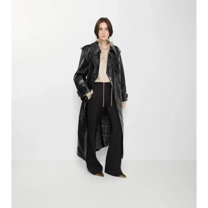 Lång trenchcoat i präglat läder