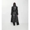 Lång trenchcoat i präglat läder