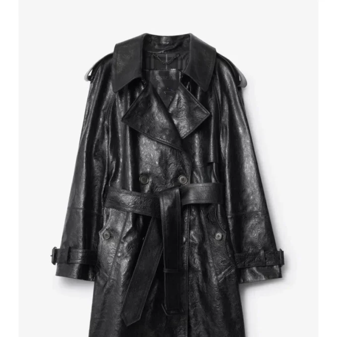 Lång trenchcoat i präglat läder