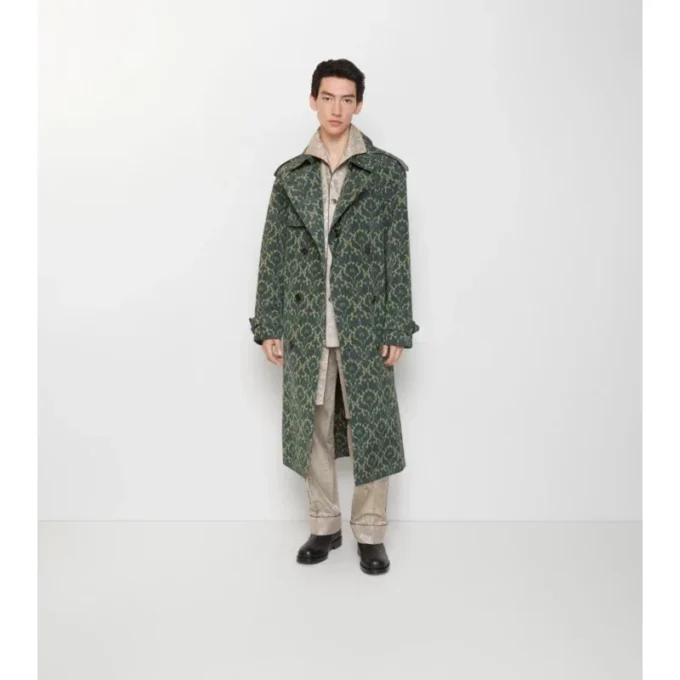 Lång trenchcoat i viskosblandning i barockstil Lång trenchcoat i viskosblandning i barockstil