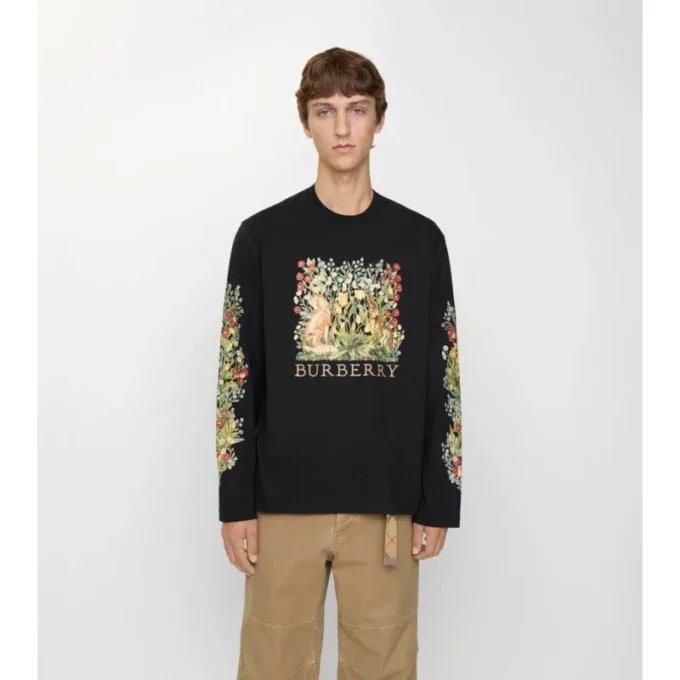 Långärmad bomullst-shirt med skogsmotiv Långärmad bomullst-shirt med skogsmotiv