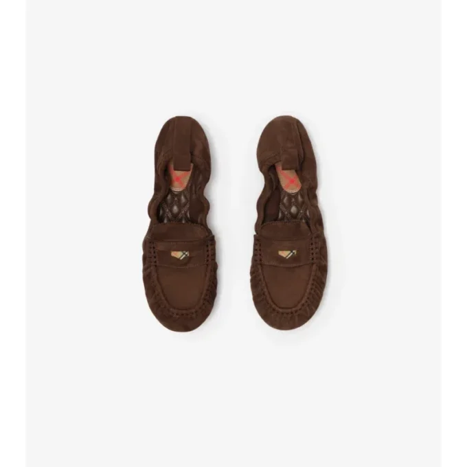 Loafers i mocka i färgen Fawn Loafers i mocka i färgen Fawn