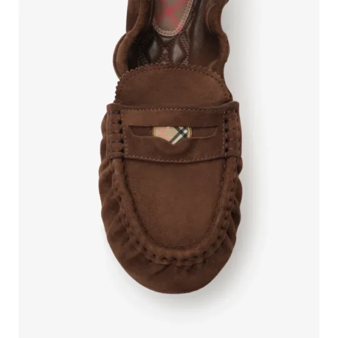 Loafers i mocka i färgen Fawn Loafers i mocka i färgen Fawn