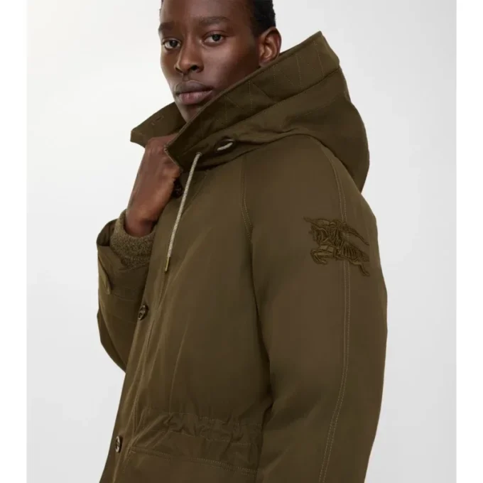 Parkas i gabardin med shearlingkant Parkas i gabardin med shearlingkant