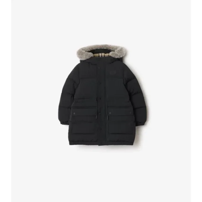 Pufferjacka i nylon med fuskpälskant Pufferjacka i nylon med fuskpälskant