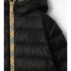 Pufferjacka med huva i nylon med rutmönster Pufferjacka med huva i nylon med rutmönster