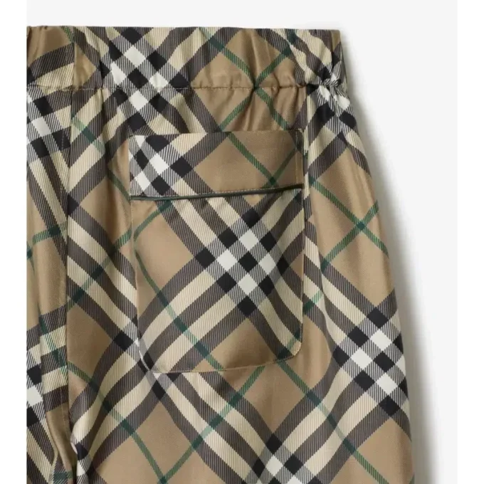 Pyjamasbyxor i silke med rutmönster Pyjamasbyxor i silke med rutmönster