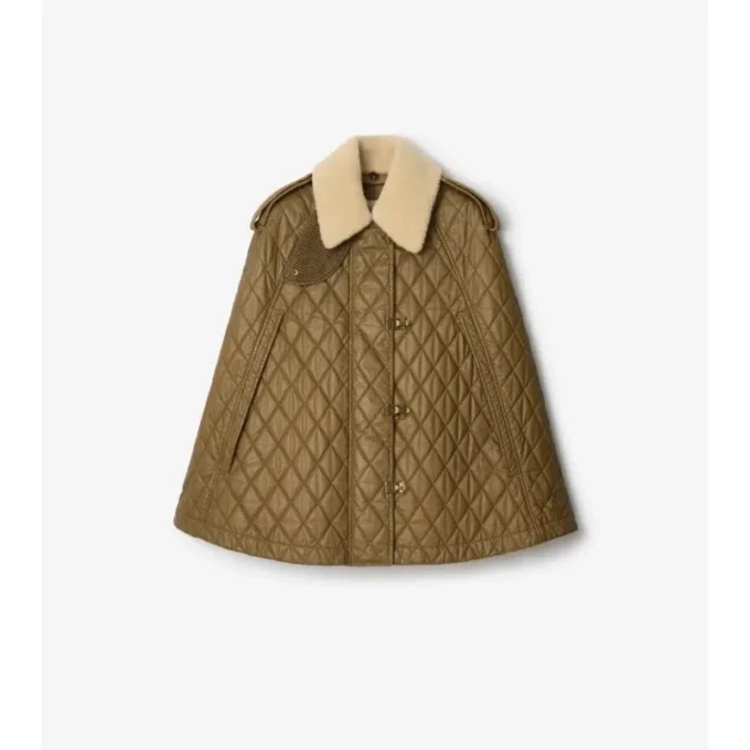 Quiltad bomullskappa med shearlingkrage Quiltad bomullskappa med shearlingkrage