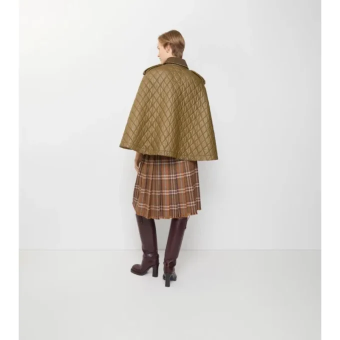 Quiltad bomullskappa med shearlingkrage Quiltad bomullskappa med shearlingkrage