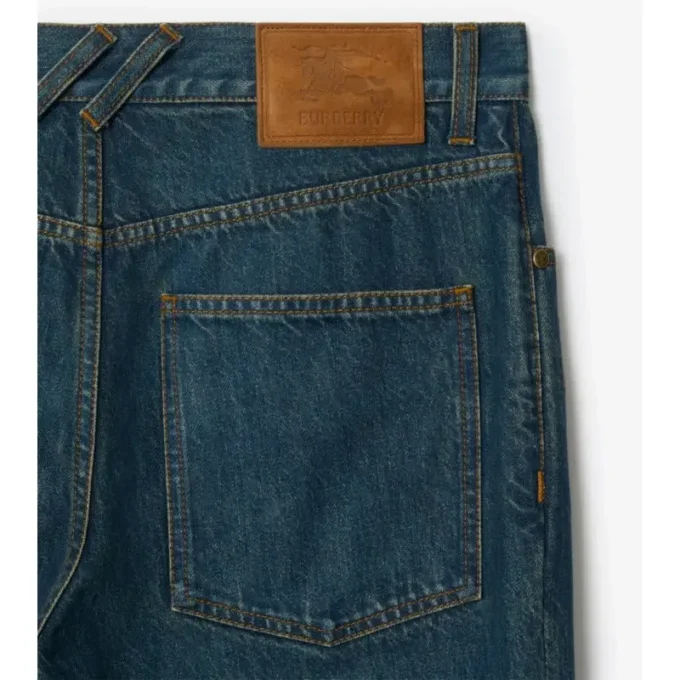 Raka jeans med uppvikt fåll och rutmönster Raka jeans med uppvikt fåll och rutmönster