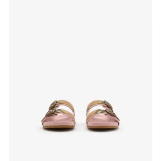 Sandaler i rutigt mocka