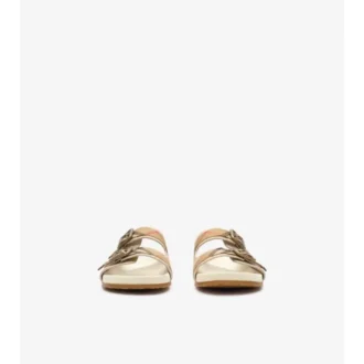 Sandaler i rutigt mocka