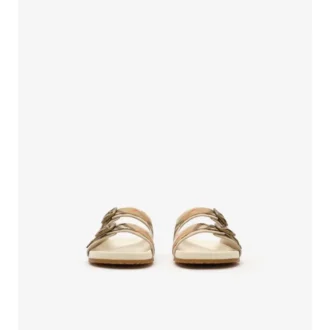 Sandaler i rutigt mocka