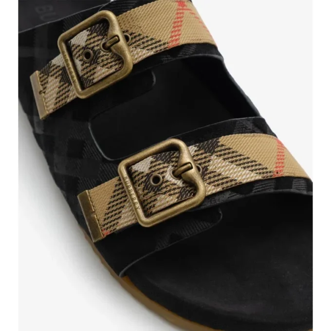 Sandaler i rutigt mocka Sandaler i rutigt mocka