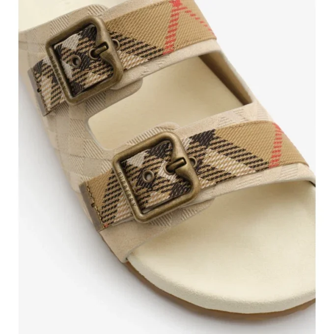 Sandaler i rutigt mocka Sandaler i rutigt mocka