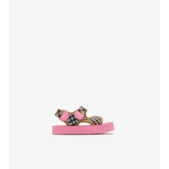 Sandaler med rutmönster