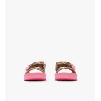 Sandaler med rutmönster