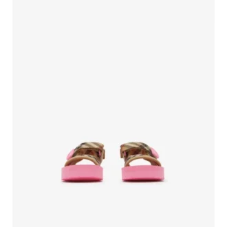 Sandaler med rutmönster