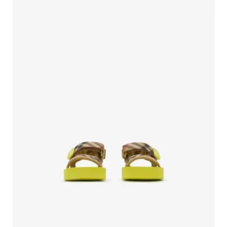 Sandaler med rutmönster