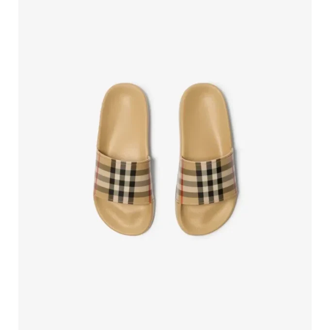 Sandaler med rutmönster Sandaler med rutmönster