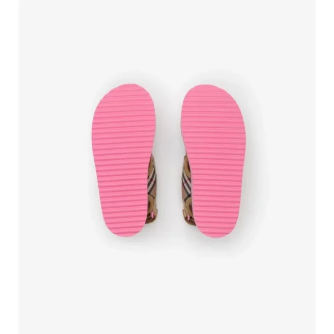 Sandaler med rutmönster Sandaler med rutmönster
