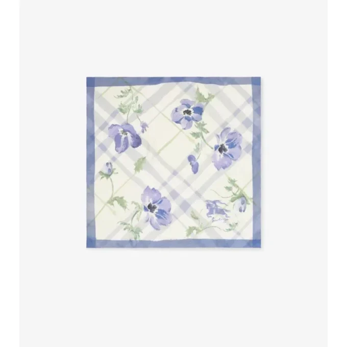 Silkescarf med akvarellrutmönster Silkescarf med akvarellrutmönster