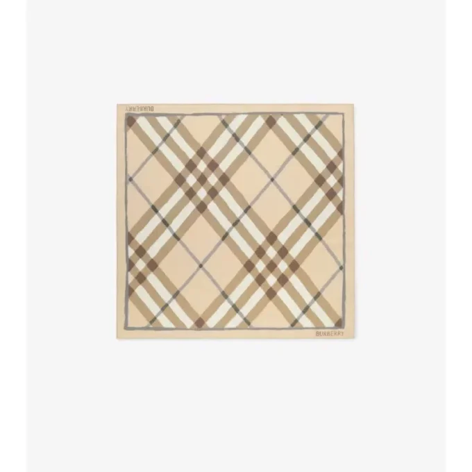 Silkescarf med akvarellrutmönster Silkescarf med akvarellrutmönster