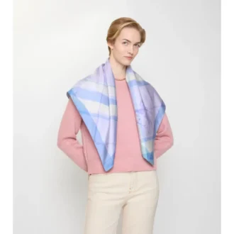 Silkescarf med akvarellrutmönster