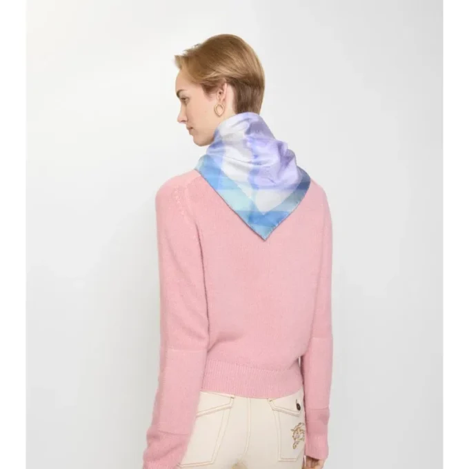 Silkescarf med akvarellrutmönster Silkescarf med akvarellrutmönster