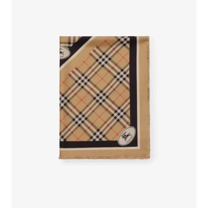 Silkescarf med rutmönster och riddarmotiv Silkescarf med rutmönster och riddarmotiv