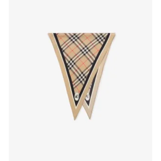 Silkescarf med rutmönster och riddarstämpel